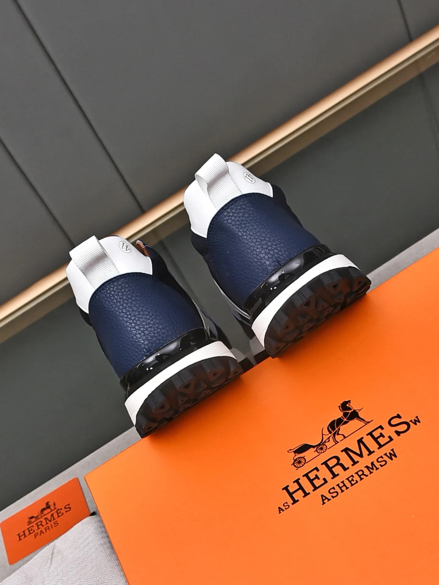 📛📛📛PPP480 (Hermes high-top)🆕Men's color-blocked sneakers, decorated with textured calfskin details. Spliced ​​with original cowhide, this shoe draws inspiration from the equestrian world, integrating technical details and practical functions. Breathable sheep lining, rubber wear-resistant outsole, high-end quality, every detail is perfectly combined! Size: 38-44 (45 can be customized)
